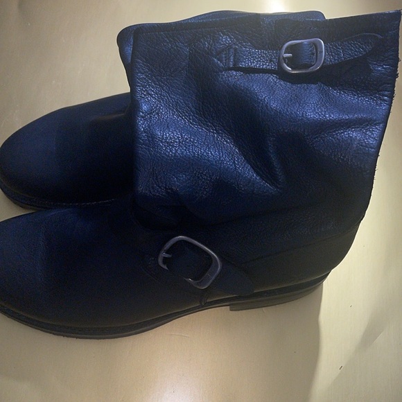 Frye - Picture 13 of 15